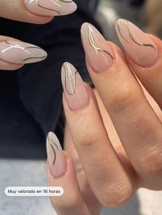 White Nail For Wedding, New Almond Nail Designs, Nails With White Lines Design, And Nail Designs, Almond Nails With Gold Lines, Almond Shape Nails With Design, Nail Inspiration Birthday, Nail Minimalist Design, Nail Art Line Art