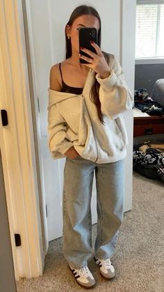 Basics Fall Outfits, Basic Outfits College, Off The Shoulder Hoodie Outfit, Fit Ideas Streetwear, Everyday Fashion Outfits 2024, Straight Girl Outfits, Clean Girl Fits For School, Basic Girl Outfits Aesthetic, That Girl Fits