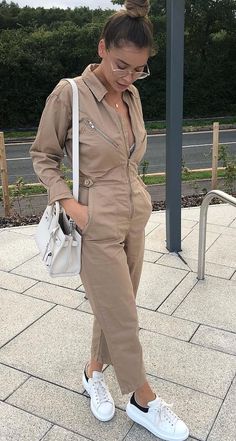 Beige Jumpsuit Outfit Casual, Khaki Jumpsuit Outfit, Cargo Jumpsuit Outfit, Sporty Outfits Summer, Utility Outfit, Jumpsuit Ootd, Outfit Camping