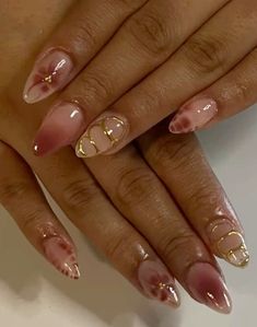 Daisy Acrylic Nails, Simple Gel Nails, Girly Acrylic Nails, Simple Acrylic Nails, Culture Magazine, Classy Acrylic Nails, Soft Nails, Short Acrylic Nails Designs, Pink Acrylic Nails