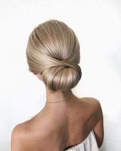 Penteados de Noiva: de 150 lindas inspirações pra escolher o seu Sanggul Modern, Classic Wedding Hair, Bridal Hair Updo, Elegant Wedding Hair, For Wedding, Wedding Hair Inspiration, Low Bun, Bridal Updo