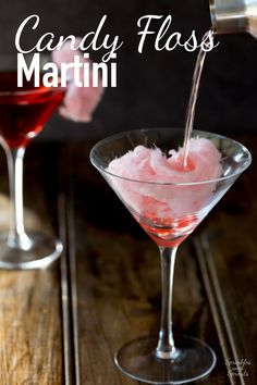 Cotton Candy Martini, Cotton Candy Recipe, Cotton Candy Drinks, Glace Fruit, Tart Fruit, Candy Cocktails, Candy Drinks, Fairy Floss, Martini Recipes