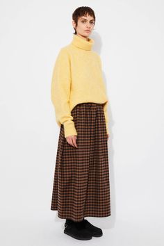 A-line midi skirt. High-waisted model with covered elastic and no pockets. 100% Cotton- Exclusive fabric. Made in Portugal. Rita Row, Linen Dresses Summer, Fitted Maxi Skirt, Finnish Fashion, Check Skirt, Close Relationship, Knit Bottom, Long Skirts For Women, Cotton Skirt