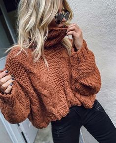 Ootd Knit, Easy Sweater Knitting Patterns, Soho Style, Solid Color Sweater, Knit Sweaters, Dope Fashion, Outfit Inspo Fall, Cable Knit Sweater, Knitting Inspiration