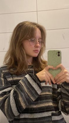 Mid Light Hair, Haircut For People With Glasses, Butterfly Haircut With Glasses, Haircuts That Look Good With Glasses, Haircuts For 13 Year Girl, Medium Length Haircut With Glasses, Haircuts Straight Hair Short, Hairstyles For People With Glasses