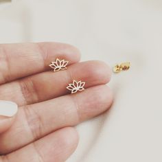 Super cute Lotus Flower stud earrings.Versatile gold dainty studs for everyday wear.Item Details:• This listing is for ONE PAIR Stud Earrings• Your earrings will come with butterfly backs.• Material: 925 sterling silver or gold vermeil, Size about 10 mm x 6 mm. Gold Earrings Studs Simple, Lotus Flower Jewelry, Small Earrings Gold, Tree Project, Gold Earrings Indian, Ankle Bracelets Diy, Flower Earrings Gold, Neck Pieces Jewelry, Earring Inspiration