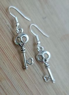 skeleton key skull earrings, Skeleton Earrings Diy, Skeleton Key Chain, Skeleton Key Earrings, Gothic Nickel-free Halloween Earrings, Edgy Skull-shaped Earrings For Gift, Key Earrings, Earrings Halloween, Halloween Skeleton, Skeleton Key