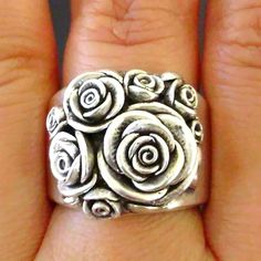 New Stunning Silver 3d Rose Ring Size 8 Make A Statement With This Beautifully Carved Three Dimensional Rose Ring. Hypoallergenic Alloy Comfort Band Design Silver Tone This Unique, Chunky Flower Ring Is Sure To Get You Multiple Compliments Chunky Silver Rose Ring, Green Princess, Heart Anklet, 3d Rose, Vintage Style Jewellery, Rose Ring, Engagement Bands, Retro Stil, Flower Ring