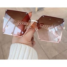 Trendy Glasses, Rose Beige, نظارات شمسية, Fashion Eye Glasses, Black Friday Christmas, Stylish Glasses, Oversize Fashion, Gradient Sunglasses, Teal And Pink