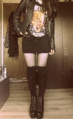 Like: rockfashionclothing Style Edgy Soft Grunge, Punk Skirt, Look Rock, Estilo Punk, Mode Inspo