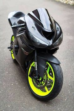 a black and yellow motorcycle parked on the street