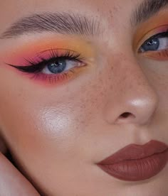 Orange Eyeshadow, Orange Makeup, Eye Makeup Looks, Bright Makeup, Orange Neon, Eye Makeup Pictures, Best Eye Makeup, Smink Inspiration, Eye Makeup Designs