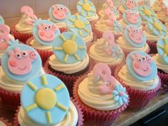 cupcakes decorated with pep the pig characters