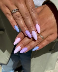 Pastel Round Nails, Blue Round Nails, Nails Pastell, Nails Pastel Blue, Spring Pastel Nails, Funky Nail Art, Nagellack Trends, Gelish Nails, Nails Now