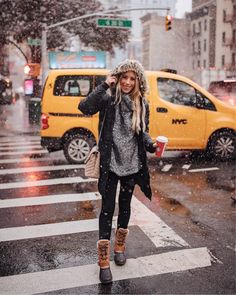 What To Wear To New York City In The Winter City Outfits Winter, New York City Outfits Winter, City Winter Outfit, Winter Outfits Nyc, New York Winter Outfit, Nyc Winter Outfits, Winter In New York, Winter Nyc, Outfits Nyc