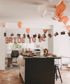 InspirationAccessoiresmit du eine fantastische Junggesellen-Abschieds-Party zauberstjunggesellenabschied jga jgaideen jgaideenfrauen junggesellinnenabschied bauchladen bauchladenbasteln jgaideen Boho Hen Party, Bachelorette Slumber Parties, Bachelorette Brunch, Night Before Wedding, Bridal Shower Inspo, Bridal Shower Planning, Bachelorette Party Planning