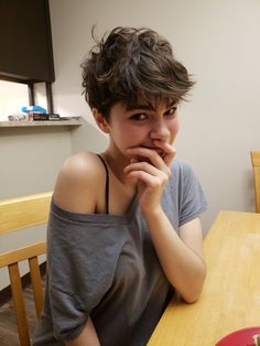 بريانكا شوبرا, Queer Hair, Tomboy Haircut, Really Short Hair, Hair Inspiration Short, Super Short Hair, Undercut Hairstyles