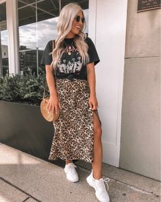 Band Tee With Skirt Outfit, T Shirts And Skirts Outfit, Tshirt And Skirts Outfit, Long Skirt With T Shirt Outfit, Long Skirt With Graphic Tee, Band T And Skirt, Tee Shirt With Skirt Outfit, Casual Leopard Skirt Outfit, How To Style A Skirt With A Tshirt