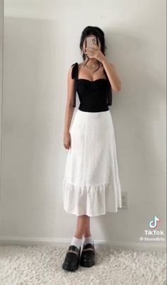 White Skirt Midi Outfits, Cute Outfits At Home, Skirt Summer Outfits Aesthetic, White Midi Skirt Outfit Ideas, Midi White Skirt Outfit Summer, Midi Skirt Ideas, Midi Skirt And Loafers Outfit, Long Skirt Outfits Formal, White Midi Skirt Outfit Summer