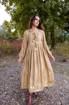 The dress is designed for the bohemian and free-spirited soul who loves comfort.  Luxurious, but at the same time suitable for everyday wear.  About the dress:  ❀ 100% viscose.  ❀ Loose and comfortable silhouette. ❀ The dress has strings with gold tassels on the front.  ❀ Long sleeves.  ❀ The material has a golden pattern. Measurements: Size S:  Overall length (longest part): about 129cm (50.78") Bust: 45cm x2 (17.71" x2) My height is 163cm, the top is XS, and I wear S dress size. Please read th Dress Boho Outfit, Outfit Boho Chic, Boho Soul, Boheme Chic, Outfit Boho, Bohemian Soul, Boho Outfit, Golden Pattern, Mode Boho