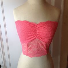 Nwt American Eagle Structured Bandeay, Pink Lace Over Cotton Spandex, Can Stretch To Fit Many Figures! Looks Great Peeking Out Under A Low Cut Top! Stretch Bandeau Camisole With Built-in Bra, Spring Lace Sleeveless Tube Top, Spring Party Seamless Tube Top, Lace Crop Top With Built-in Bra And Stretch, Fitted Strapless Camisole For Spring, Summer Lace Bandeau Crop Top, Strapless Fitted Camisole For Spring, Lace Tube Top With Built-in Bra For Summer, Pink Stretch Seamless Tube Top