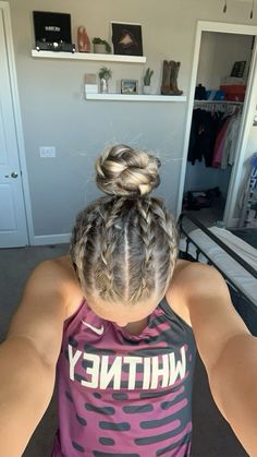 Cute Athlete Hairstyles, Lacrosse Hairstyles Short Hair, Volleyball Bun Hairstyles, Hairstyles For Wrestling, Basketball Game Day Hairstyles, Cute Hairstyles Sports, Sports Hairstyles Basketball, Volleyball Necessities, Hairstyles For Basketball Games