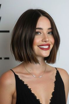 Sleek Short Hair, Short Hair Tomboy, Behind Blue Eyes, Haircuts For Medium Hair, Short Bob Haircuts, Bob Hair, Cut My Hair, Long Bob, Hair Envy