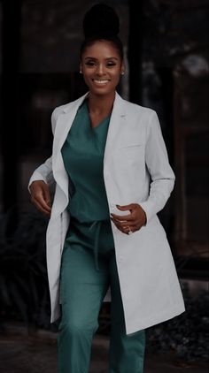 Female Surgeon, Medical Scrubs Fashion, Doctor Coat, Aesthetic Doctor, Green Scrubs, Scuba Gear