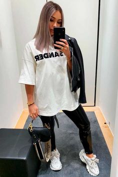 Básica e cool com t-shirt: 15 ideias para te inspirar - Guita Moda Look Legging, Outfit Primavera, Inspirational Sayings, Successful Women, Outfit Look, Autumn Outfit, Daily Look, Outfits Casuales, Outfits With Leggings