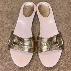 Gucci Clogs Size 8.5 Gucci Clogs, Shoes Gucci, Gucci Shoes, Mule Clogs, Mules Shoes, Clogs, Gucci, Women Shoes, Cream