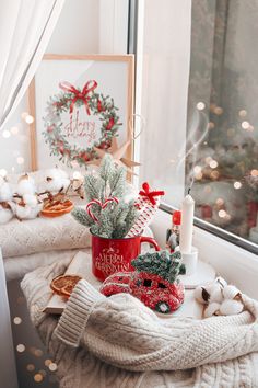 Christmas, Car, Coffee Christmas Photo Aesthetic, Simple Christmas Home Decor, Happy Christmas Aesthetic, Christmas Aesthetic Images, Aesthetic Christmas Photos, Christmas Aesthetic Photos, Christmas Cozy Aesthetic, Christmas Aesthetic Instagram, Christmas Gift Aesthetic