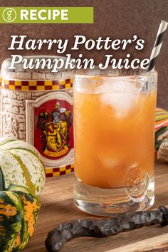 Looking for a fun Halloween inspired juice recipe? Check out our chef's version of pumpkin juice from Harry Potter that has all of the flavors of fall in one glass. Smooth pumpkin, sweet apple, and a few dashes of spice -- it's obvious why wizards love this drink! | goodnature.com/recipes #holidayinspired #coldpressedjuice #fallrecipes Butternut Squash Juice Recipe, Pumpkin Juice Recipe, Harry Potter Pumpkin, Juice Healthy, Spiced Almonds, Pumpkin Juice, Pressed Juice, Pumpkin Apple, Juice Recipe