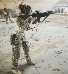 40 Awesome Girls With Big Guns - Wow Gallery Soldier Girl, Military Pictures, Speed Dating, Badass Women, 인물 사진, Other People