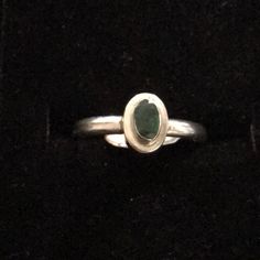 Vintage Green Emerald Sterling Silver Ring Size 6.5 Silver And Green Wedding Ring, Elegant Silver Rings, Aesthetic Engagement Ring Silver, Silver And Gold Ring Stack, Emerald Silver Engagement Ring, Vintage Wedding Rings Silver, Vintage Engagement Rings Silver, Green Wedding Rings, Gold Band Diamond Ring