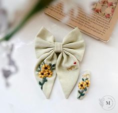 🌟 Hand-Embroidered Linen Bow & Clip Set 🌟 💫 Material: * Our handcrafted bows and clips are made from soft, breathable linen, perfect for women, girls, and infants, offering a lightweight and elegant touch. 💫 Size: * Hair Bow: Approximately 7x5 inches (L x W) * Clip: Approximately 3 inches in length. 💫 Product Highlights: * Meticulously hand-stitched by skilled artisans, each piece features unique, vibrant designs created with traditional embroidery techniques. Every product is one-of-a-kind Sister Birthday Gift, Birthday Gift For Girlfriend, Name Vintage, Traditional Embroidery, Bow Clip, Birthday Gifts For Girlfriend, Sister Birthday, Bow Hair, Gift For Girlfriend