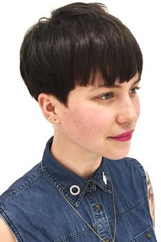 Short Straight Thick Haircut, Modern Bowl Cut For Women, Womens Bowl Cut, Bowl Pixie Haircut, Pixie With Micro Bangs, Short Bowlcut Women, Pixie Bowlcut, Pixie Bowl Cut, Bowl Cut For Women