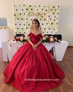 Red Ball Gown Quinceanera Dress For Sweet 16, Red Ball Gown For Sweet 16 Quinceanera, Red Dress For Sweet 16 And Prom Season, Red Dress For Sweet 16 During Prom Season, Red Princess Ball Gown For Quinceanera, Quince Red Dresses, Quinceanera Chambelanes Outfits, Shiny Ball Gown, Gala Dresses Elegant