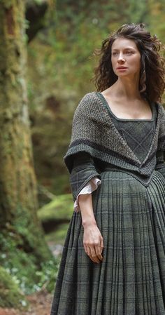 Still of Caitriona Balfe in Outlander (2014) Outlander Knitting Patterns, Historical Period, Trendy Haircuts