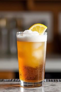 Pin showcasing Owen's Grandmother's Revenge cocktail, a whiskey-based highball mix with beer and lemonade. Ideal for casual parties and summer sips, this pin emphasizes easy cocktail recipes. Cuba Libre Cocktail, Easy Alcoholic Drinks, Frozen Lemonade, Fun Memories