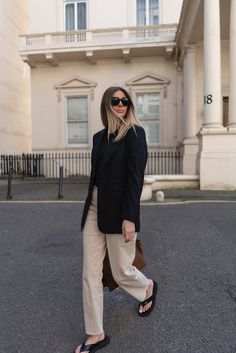 Beige Jeans Outfit, Minimalist Spring Outfits, Emma Hill, Channel Outfits, This Week, Cardigan Blazer, Summer Trousers, Casual Chique