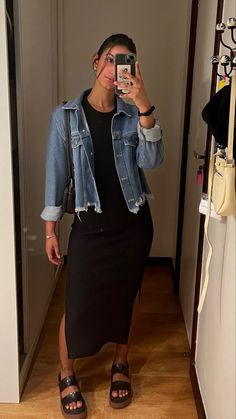 Chic Staple Pieces, Hairstylist Outfits Summer, Basic Edgy Outfits, Outfits With Black Skirt Long, Outfits With Black Sandals, Black On Black Outfits Casual, 21 Year Old Outfits, Modest Dressy Outfits, Summer Park Outfits