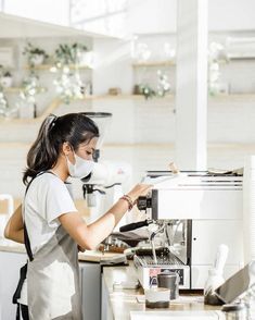 Korean Barista, Barista Girl, Barista Coffee, Coffee Station, Birthday Photoshoot, Dream Job, Coffee Shop, Tea, Coffee