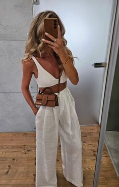 Barcelona Summer Outfits, Casual Dinner Outfit Summer, Drinks Outfits, Greece Outfit, Honeymoon Outfits, Women's Casual Style, Casual Summer Outfit, Wardrobe Style, Comfy Casual