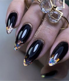 Edgy Glitter Nails, Chrome Black Nails Designs, Smoky Nails Design, Nail Accent Ideas, Alcohol Nails Design, Witchy Acrylic Nail, Nails Acrylic Gothic, Polynesian Nails, Black Iridescent Nails