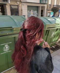 Pelo Color Vino, Wine Red Hair, Red Hair Inspo, Wine Hair, Cherry Hair, Dyed Red Hair, Dark Red Hair, Pretty Hair Color, Hair Stylies