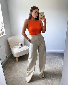 Orange Top Work Outfit, Tan And Orange Outfit, Orange Work Outfit, Zara Beige Pants Outfit, Orange Top Outfit Work, Beige And Orange Outfit, Beige Pantalon Outfit, Orange Linen Pants Outfit, Beige Linen Trousers Outfit