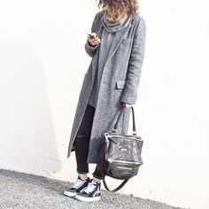 Lilac Coat, Mid 30s, Fire Makeup, Van Sneakers, Jeans And Vans, Chic Over 50, Street Wear Outfits, Fashion Tumblr