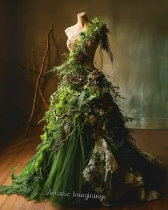 Mother Nature Fairy Costume, Fantasy Forest Dress, Clothes Inspired By Nature, Fantasy Nature Outfit, Plant Inspired Outfits, Forest Inspired Outfit, Nature Themed Dress, Nature Costume Ideas, Swamp Dress