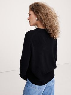 Oversized Midweight Cashmere Crew-Neck Sweater | Banana Republic