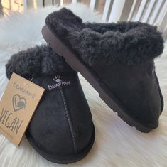 Bearpaw Women’s Loki Slippers. New With Tags. Size 6. They Were Tried On, But Never Worn . Built To Deliver Comfort And Style! Bear Paw Slippers, Bearclaw Slippers, Bearpaw Slippers, Paw Slippers, Bear Claws, Suede Slippers, Fuzzy Slippers, Black Puffer, Bear Paws